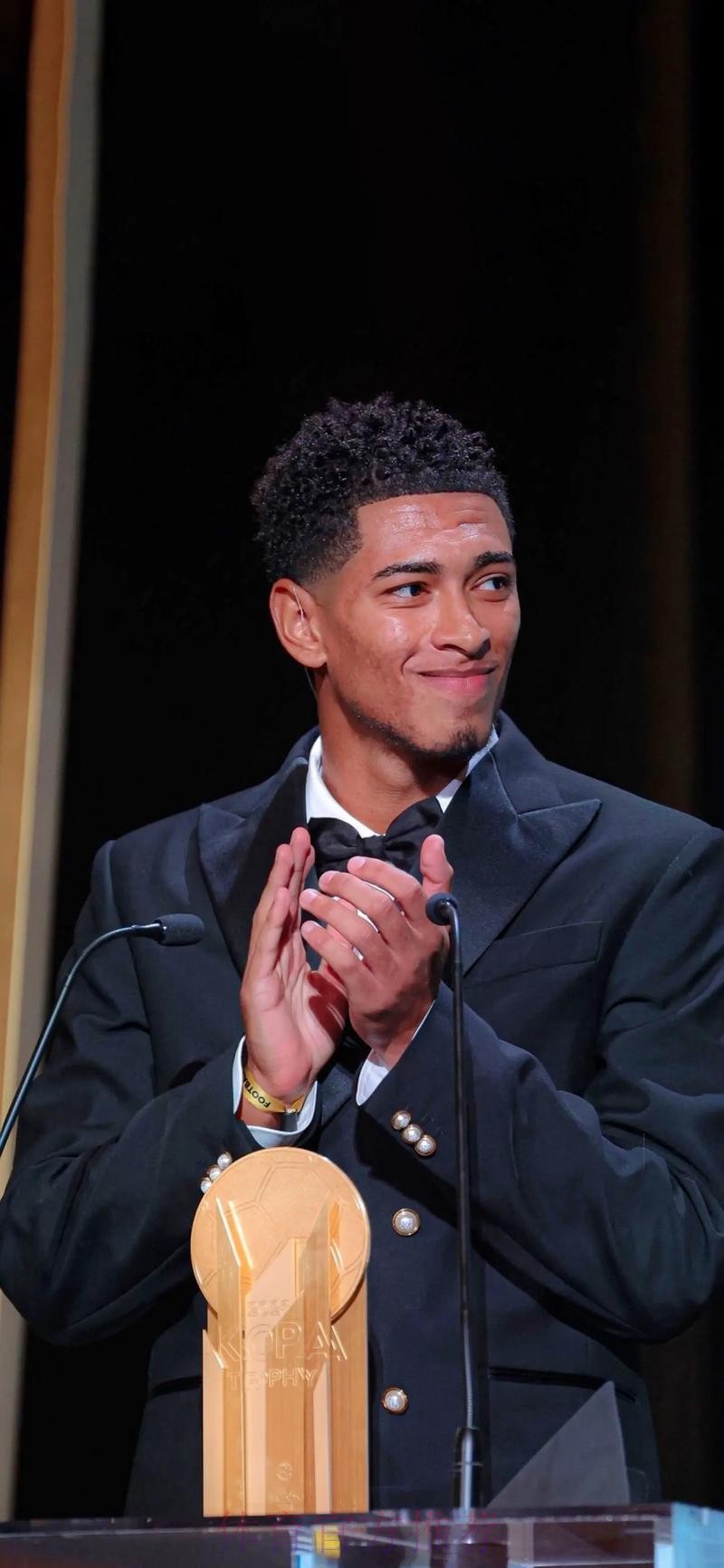 实至名归!官方:贝林厄姆夺得2023年科帕奖 实至名归!官方:贝林厄姆夺得2023年科帕奖